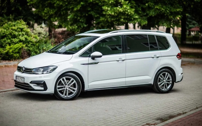 Volkswagen Touran cena 103900 przebieg: 135406, rok produkcji 2017 z Kostrzyn nad Odrą małe 562